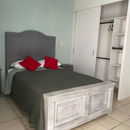 10 Venator House Boutique Aparthotel Леон Екстериор снимка