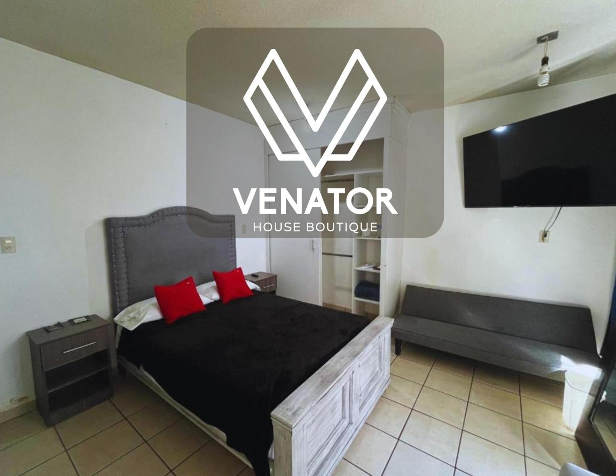 10 Venator House Boutique Aparthotel Леон Екстериор снимка